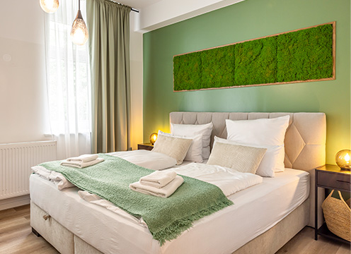 Objekteinrichtung architecto: moeblierte Apartments fuer Co-Living und Co-Working mit Bett und Lampen